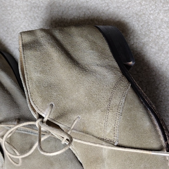 Banana Republic men's light tan suede Chukka boots. Size 9 - Picture 12 of 14